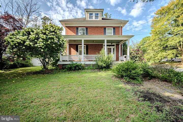 Property Photo:  233 W Main Street  DE 19711 