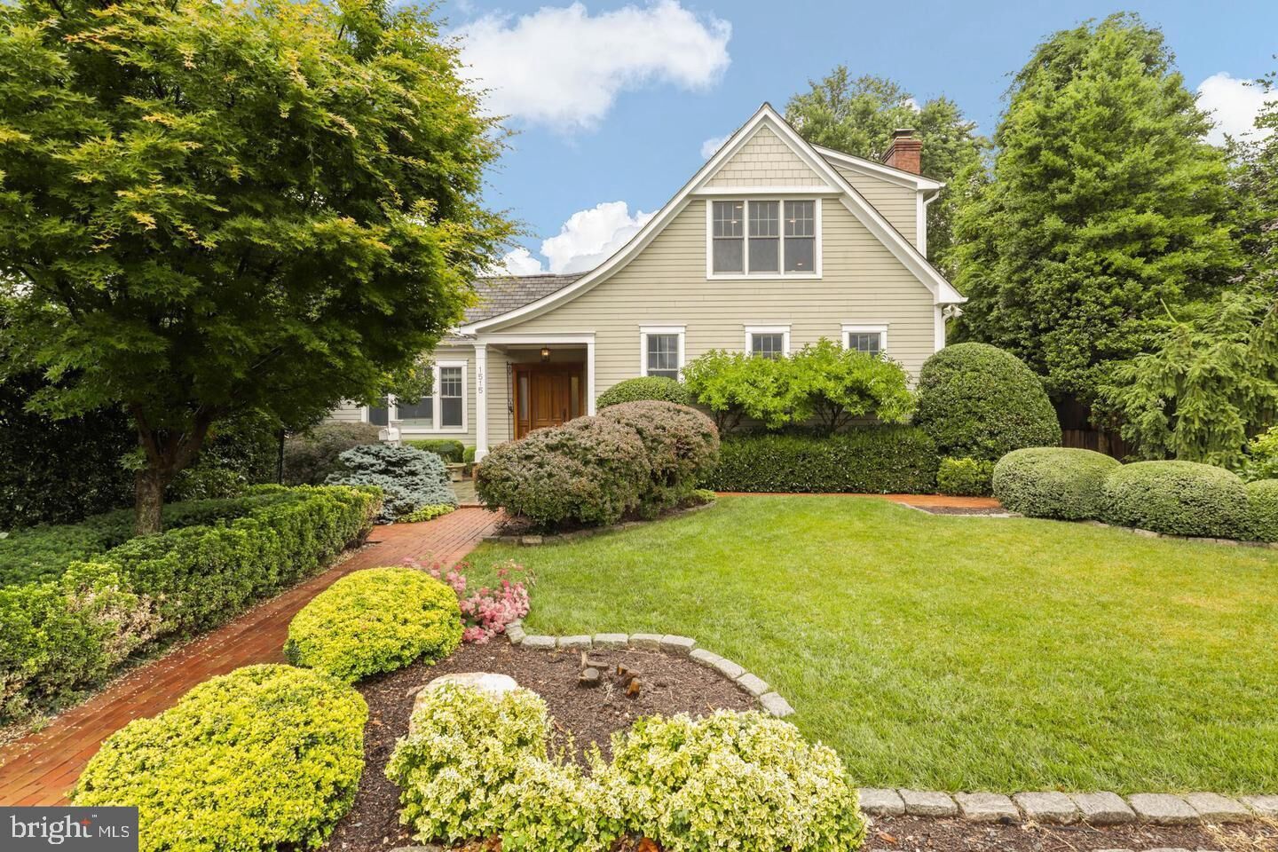 Property Photo: 1515 Cedar Avenue VA 22101
