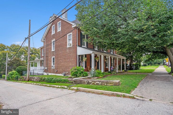 Property Photo:  422 W High Street  PA 19460 