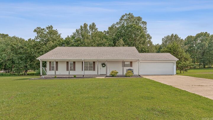 Property Photo:  1577 County Road 318  AR 72401 