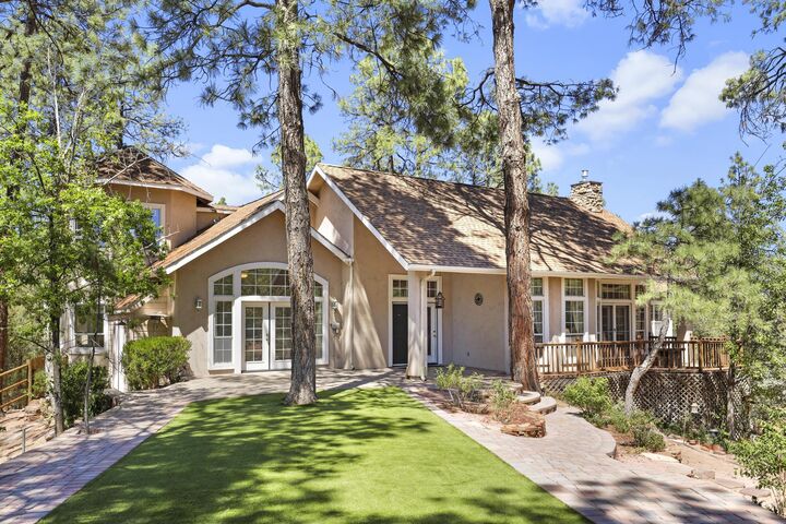 Property Photo:  864 E Highline Drive  AZ 85541 