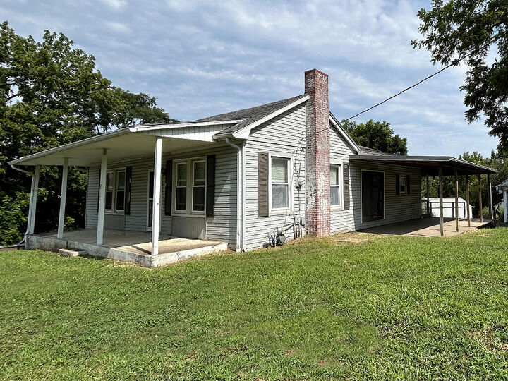 Property Photo: 610 Randolph St MO 65254