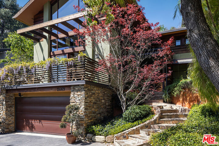 Property Photo:  2669 Harlesden Ct  CA 90046 