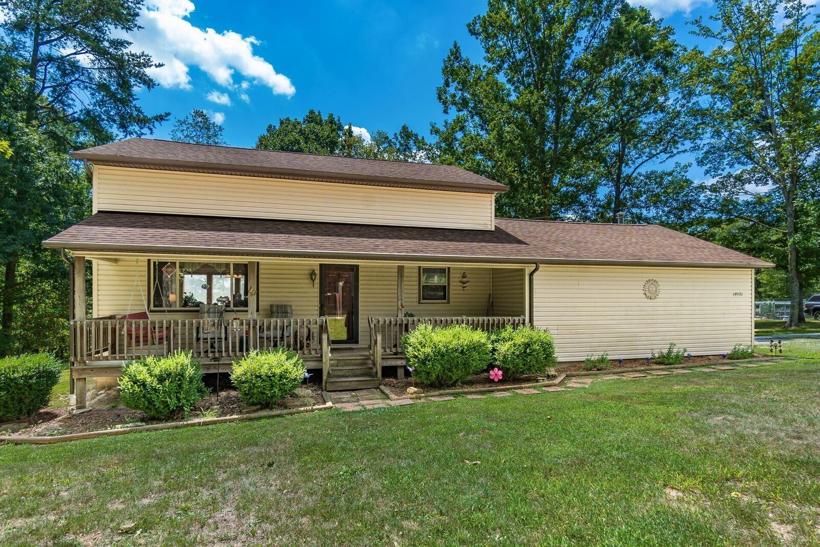 Property Photo:  19531 Kalklosch Road  OH 43138 