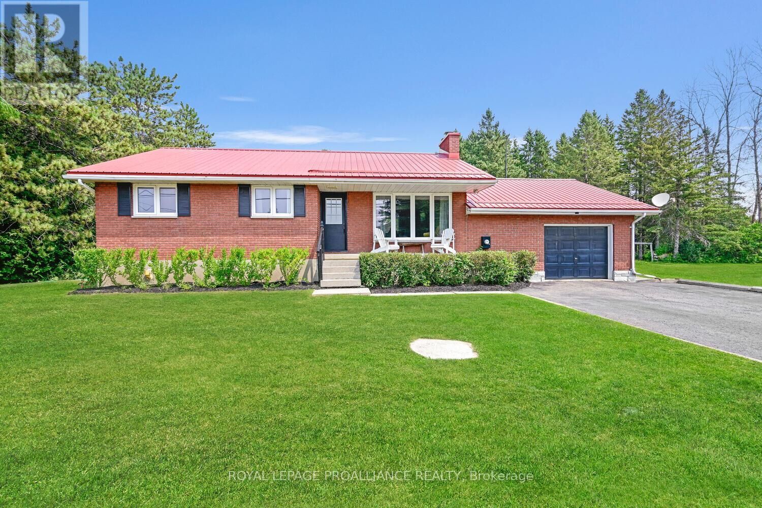 Property Photo: 41 Elizabeth Street ON K0E 1T1