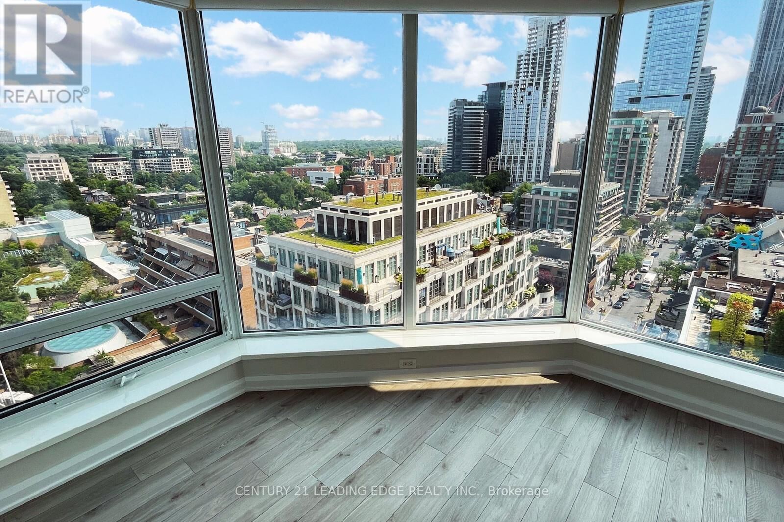 Property Photo: 155 Yorkville Avenue 1704 ON M5R 1C4