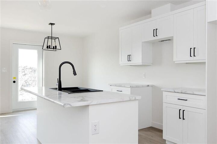 Property Photo:  63 Kootenay Way  MB R5G 2Y1 