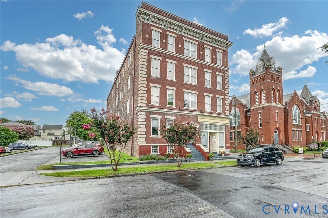 Property Photo:  1301 Porter Street U102  VA 23224 