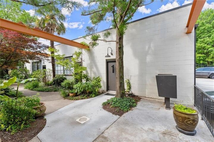 Property Photo:  830 Dekalb Avenue 1  GA 30307 