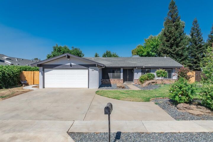 6607 N Maroa Avenue  Fresno CA 93704 photo
