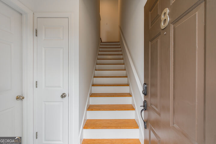 Property Photo: 1124 Dekalb Avenue NE 8 GA 30307