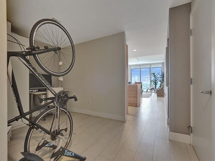 Property Photo: 16385 Biscayne Blvd 1518 FL 33160