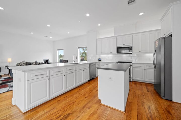 Property Photo:  1628 W 24th Street  TX 77008 