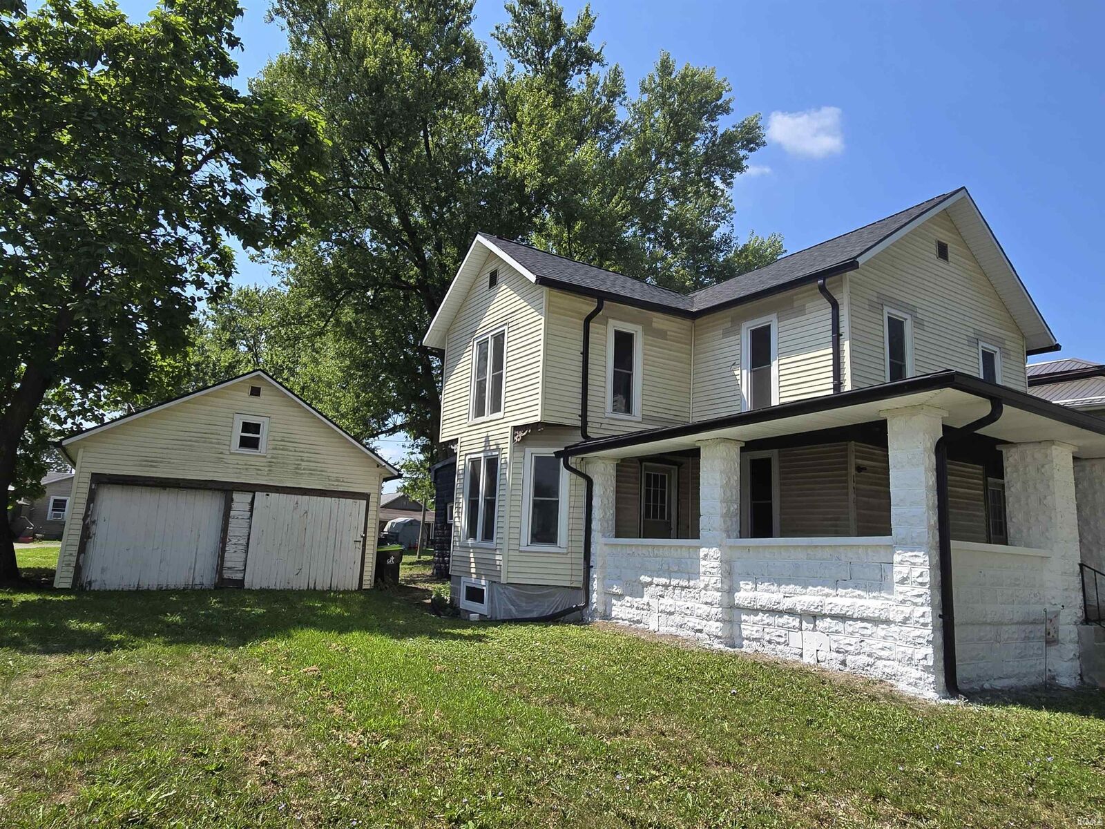 Property Photo:  144 W Oak Street  IN 46721 