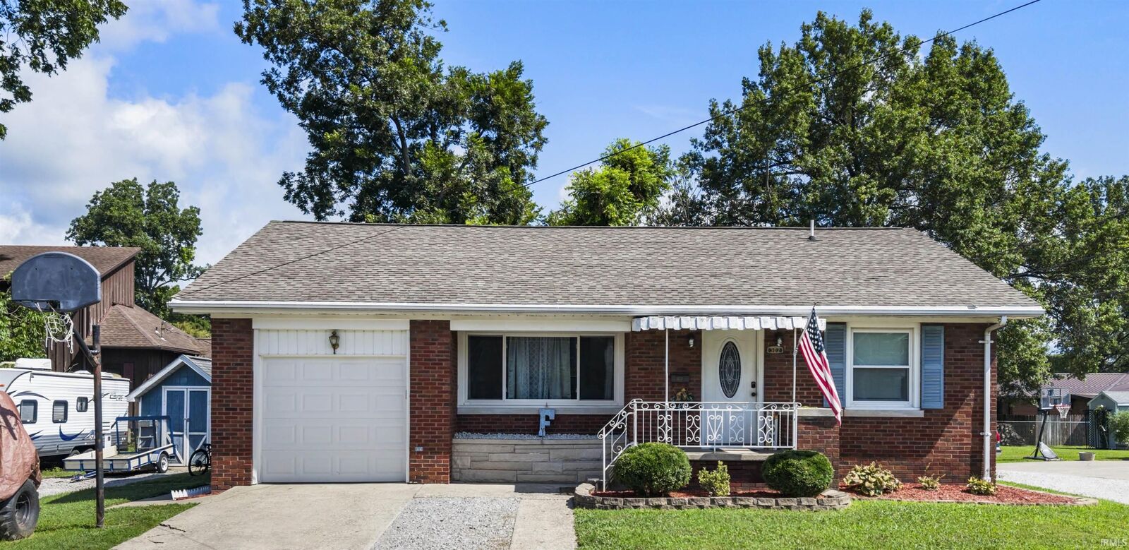 Property Photo: 302 E Vine Street IN 47648