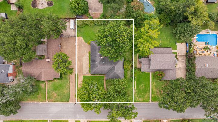 Property Photo: 2000 W Warwick Circle TX 75601