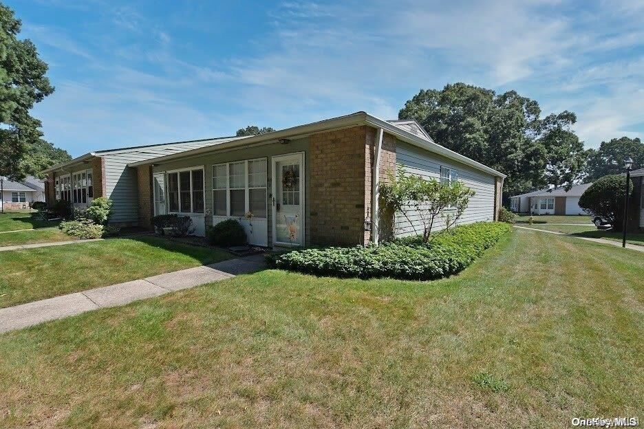 Property Photo: 419F Weymouth Court F NY 11961