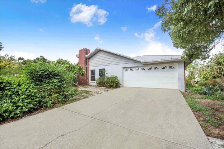 Property Photo: 695 N Todhunter Way FL 33850