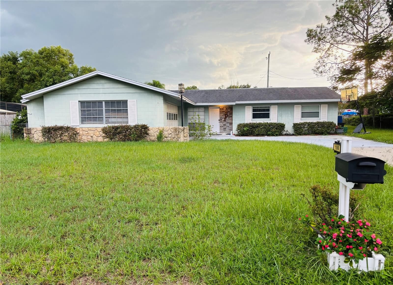 Property Photo: 186 Lakeside Drive FL 32773