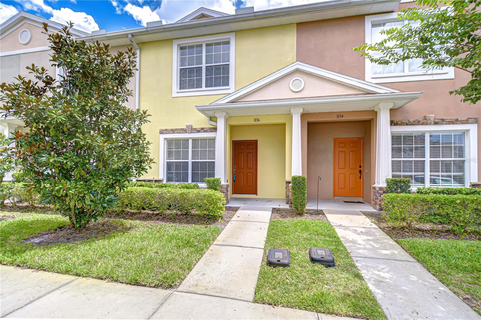 Property Photo:  1136 Sleepy Oak Drive  FL 33543 