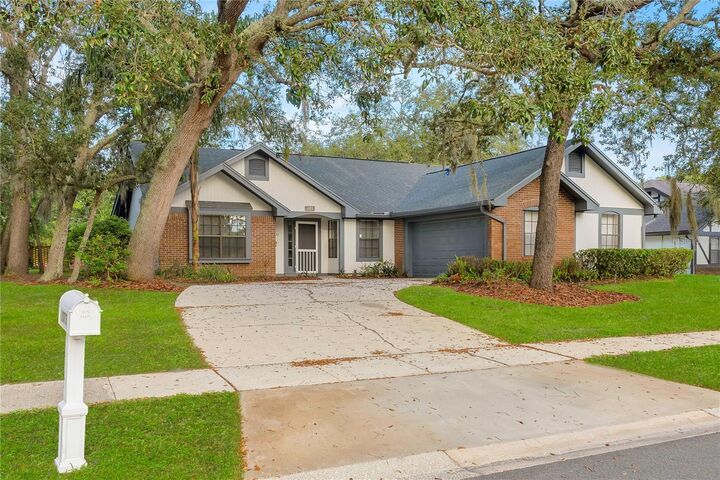 Property Photo: 1073 Chesterfield Circle FL 32708