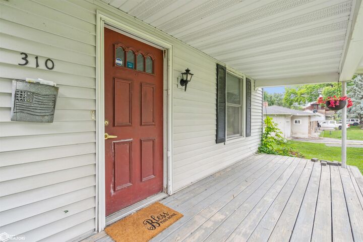 Property Photo: 310 Curran Street IA 52601
