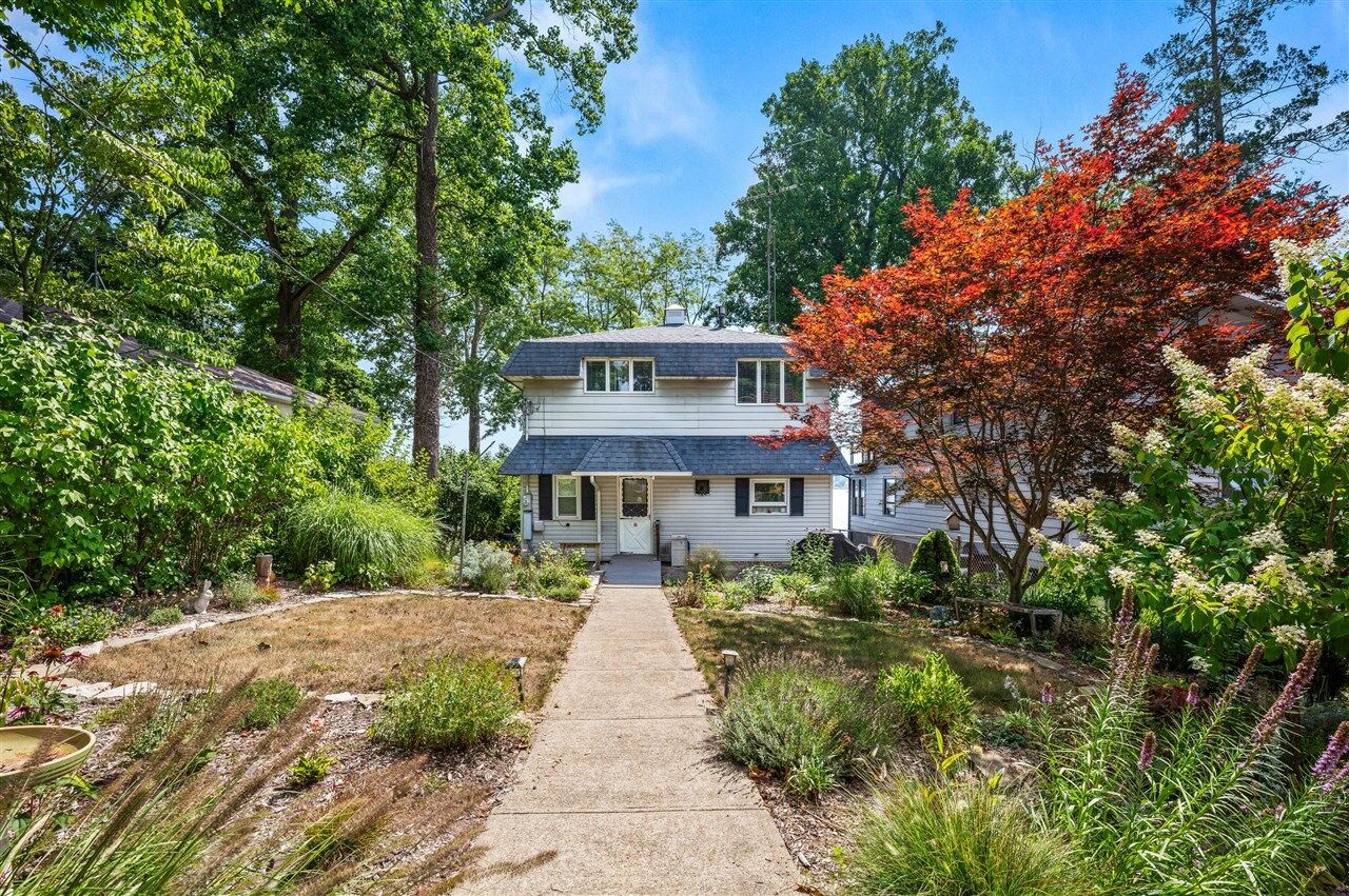Property Photo:  5505 Lakewood Drive  MI 49038 