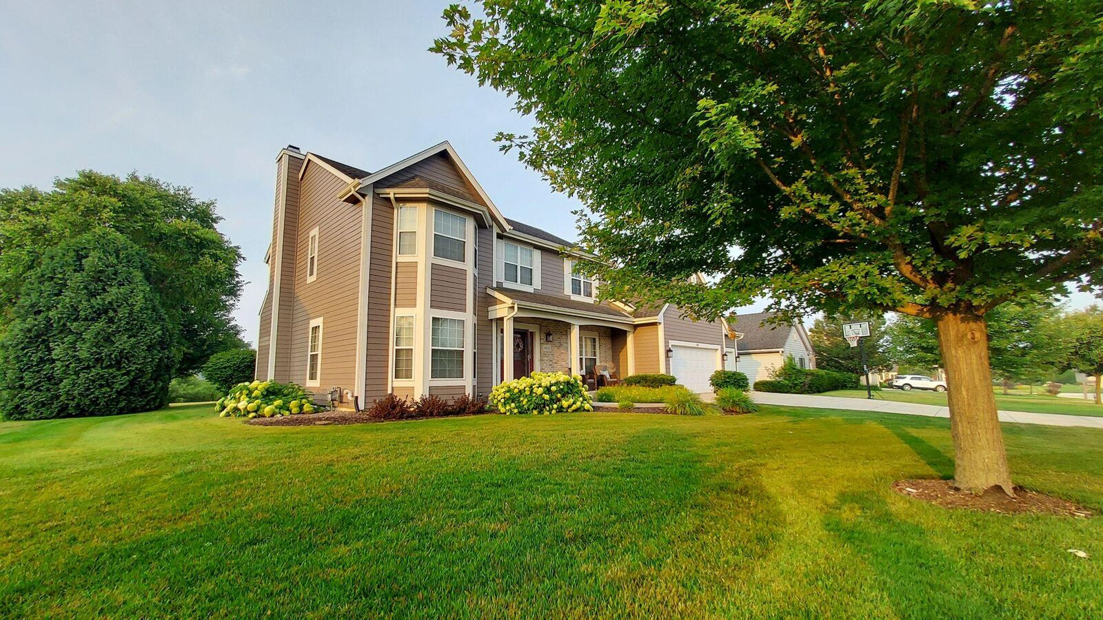 Property Photo: 4923 W Devinshire Dr WI 53132