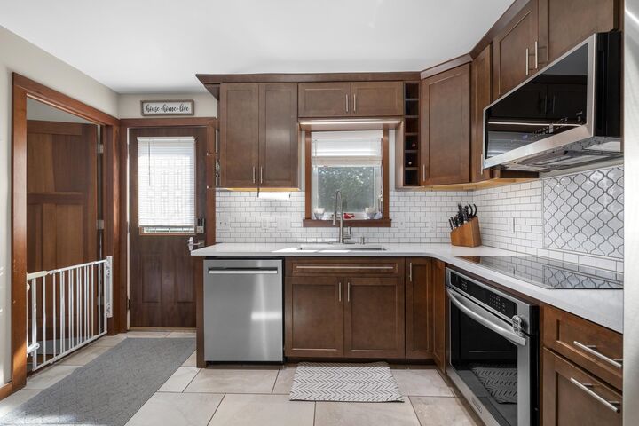 Property Photo:  1936 NW 7th St  ND 58703 