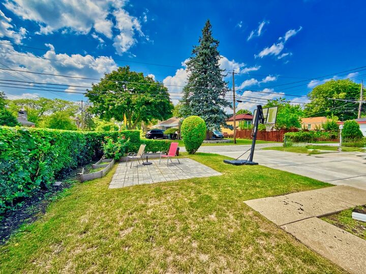 Property Photo: 6700 N Monticello Avenue IL 60712
