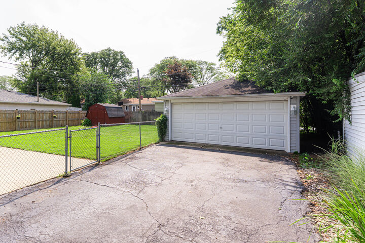 Property Photo: 719 W Ridge Road IL 60181
