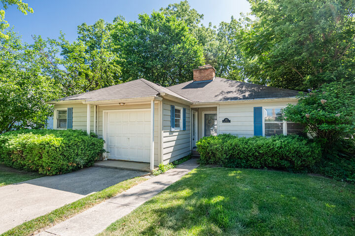Property Photo: 125 N Hager Avenue IL 60010