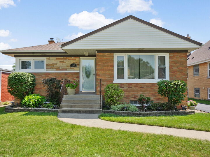 1865 Buckingham Avenue  Westchester IL 60154 photo