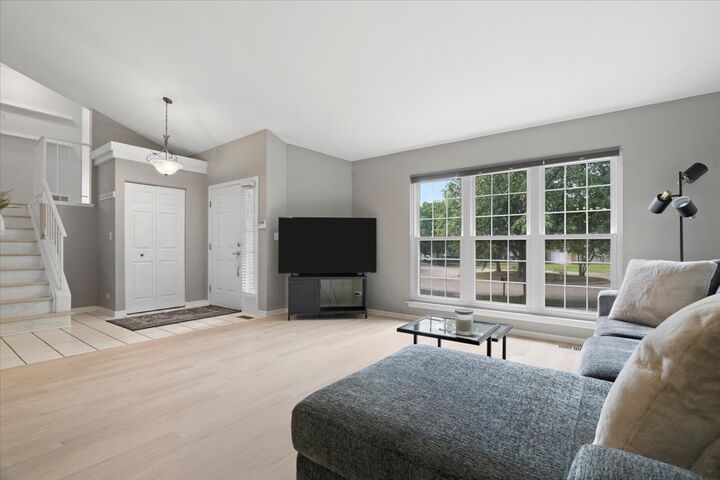 Property Photo:  232 Lexington Court  IL 60030 