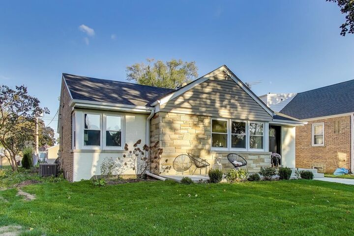 Property Photo:  8521 Springfield Avenue  IL 60076 