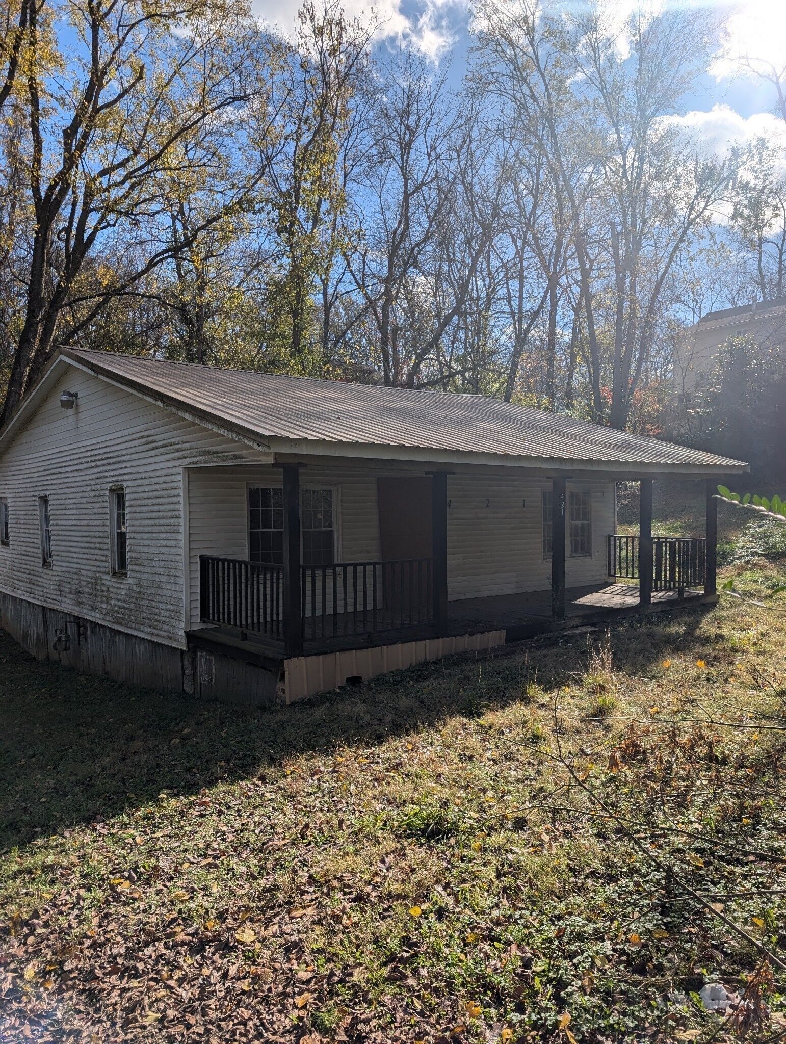 Property Photo:  421 Oak St  TN 37042 