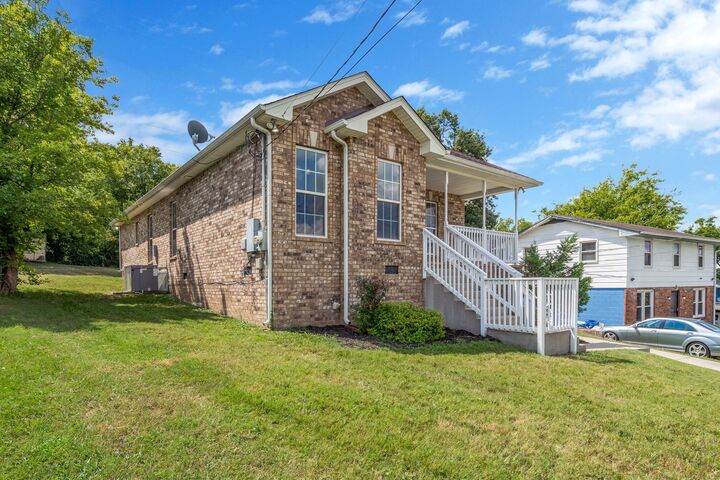 Property Photo:  406 Matthews Ct  TN 37207 