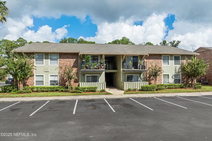 Property Photo: 3737 Loretto Road 903 FL 32223