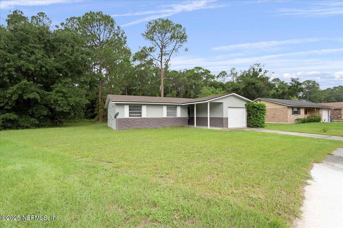 Property Photo: 10964 Bacall Road W FL 32218
