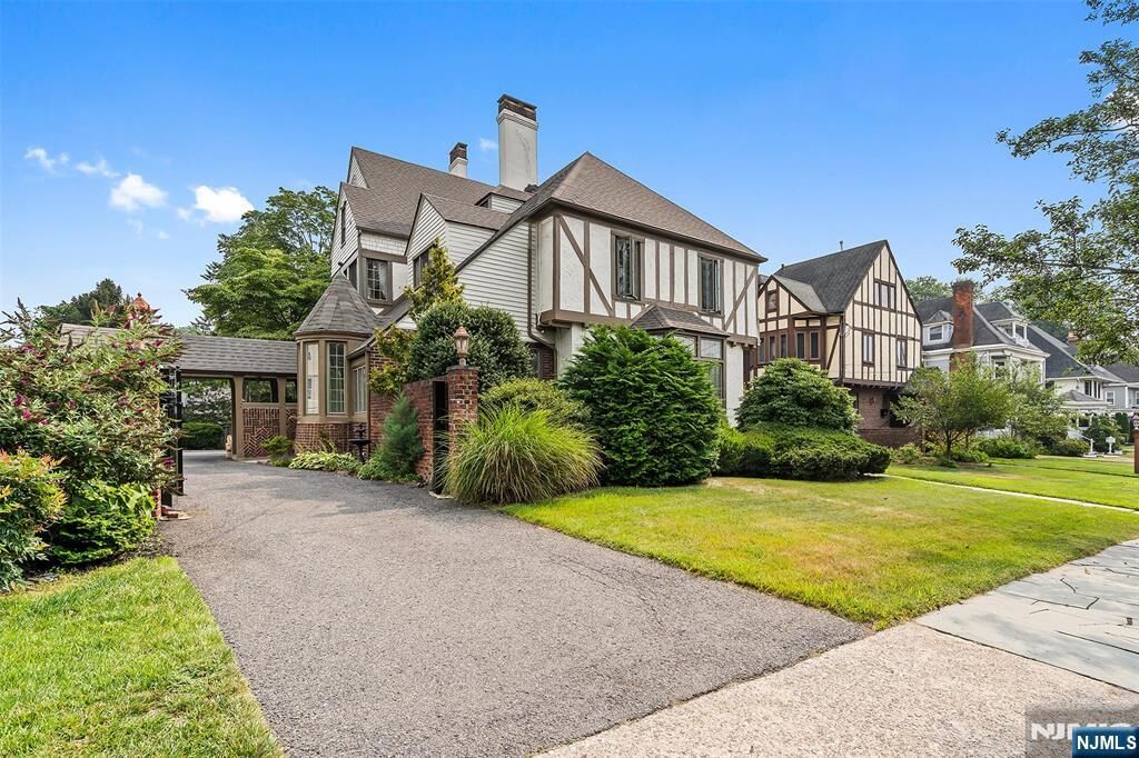 Property Photo:  290 Clinton Place  NJ 07601 