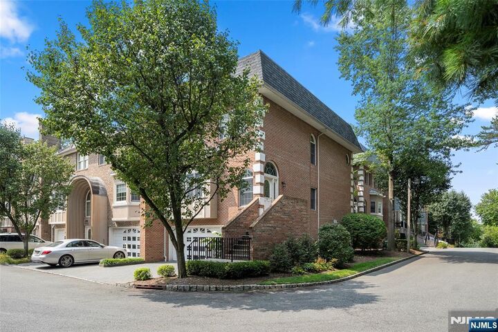 Property Photo:  139 Stonegate Trail  NJ 07626 