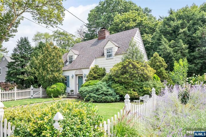 Property Photo:  260 Sheridan Avenue  NJ 07423 
