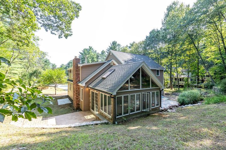 Property Photo:  22 Old Coach Road  NH 03051 