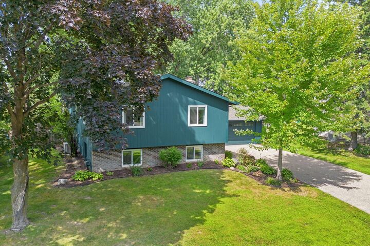 Property Photo:  3116 Red Oak Circle N  MN 55337 