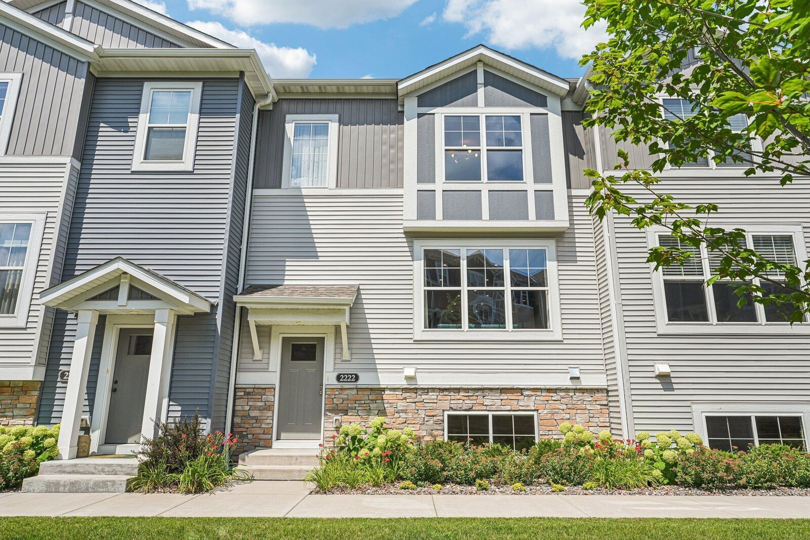 Property Photo: 2222 Gateway Curve MN 55109