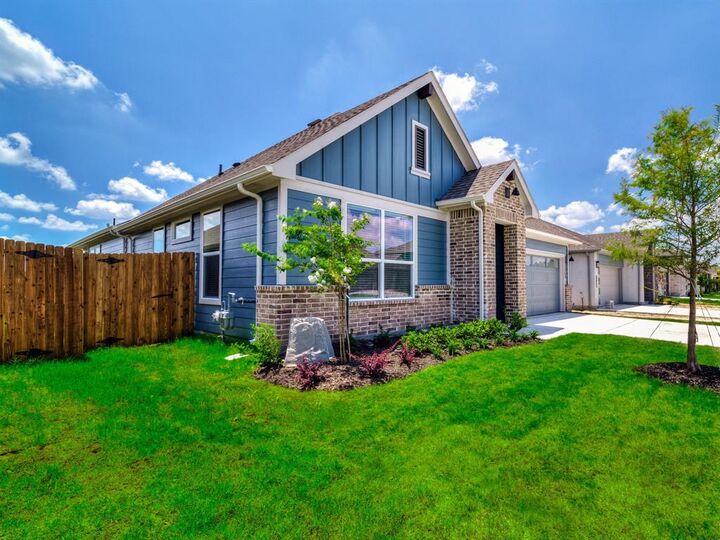 Property Photo: 1705 Woodpecker Street TX 76205