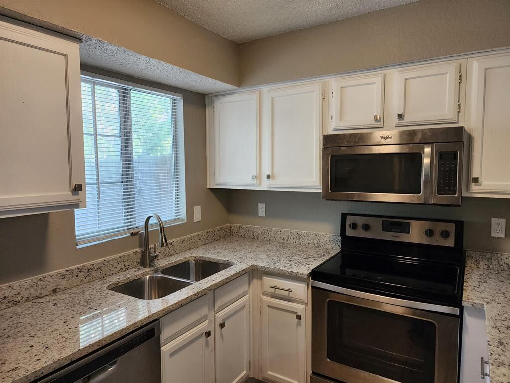 Property Photo:  2195 W Aspen Drive  TX 75227 