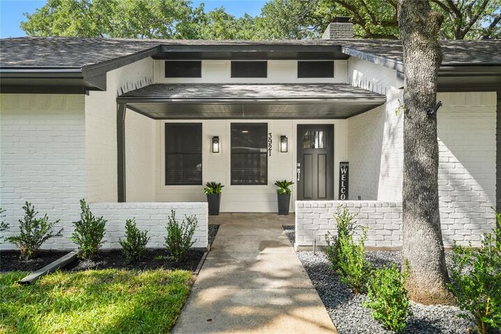 Property Photo: 3921 Double Oak Lane TX 75061