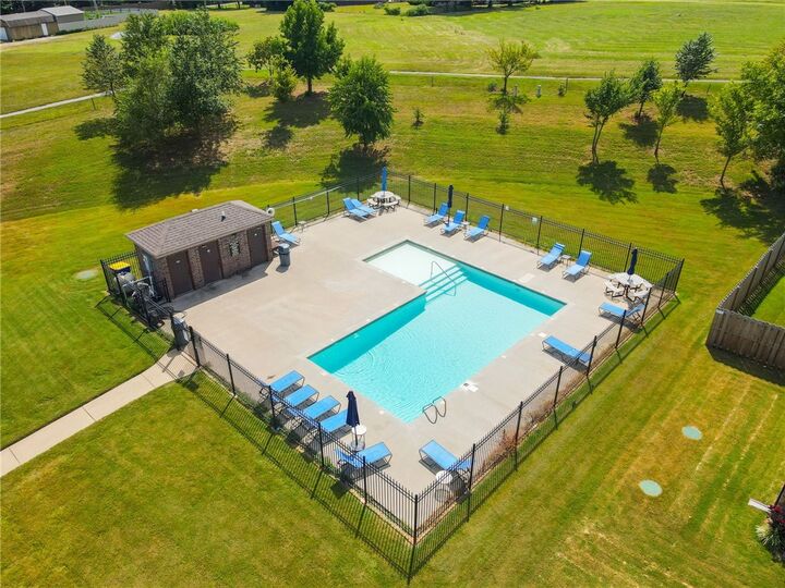 Property Photo:  1901 Quinlan Avenue  AR 72745 