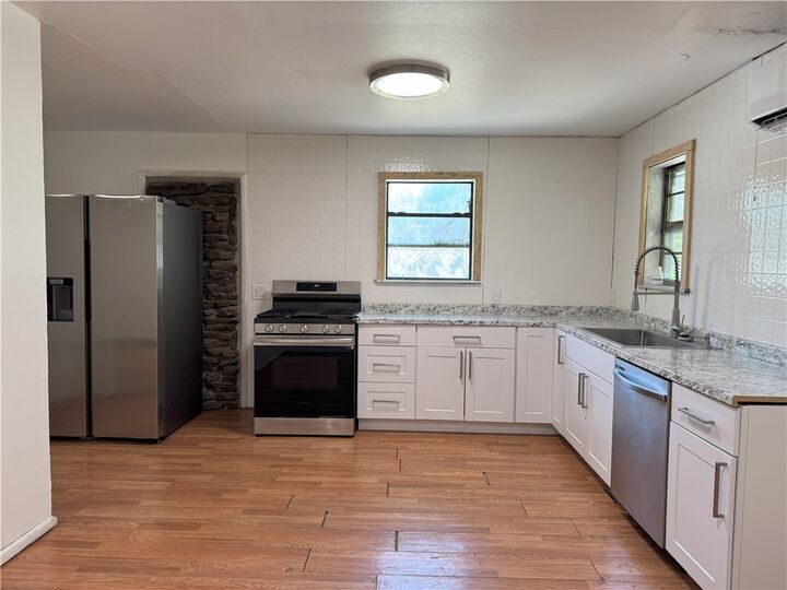 Property Photo:  403 W Church Street  AR 72641 
